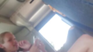 Мега грудаста мініатюрна український секс відео сучка з великими цицьками жадібно трахає жорсткий підроблений член