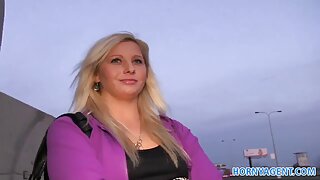 Збуджену секс відео безплатно блондиночку затиснули два гарячкових виродка