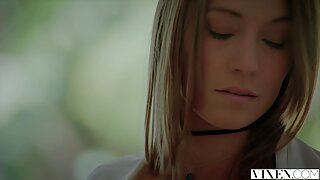 Блондиночка в наручниках секс геїв відео Наталія Куїн бризкається під гарячим і грубим хлопцем