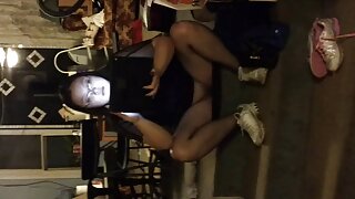 Мініатюрна блондинка з кучериками Корнелія робить чуттєвий Мінет і отримує цвях в свою кицьку порно відео інцест