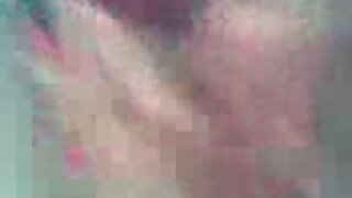 Мініатюрна відео секс молодих світловолоса ципочка була знята в роздягальні шпигунською камерою